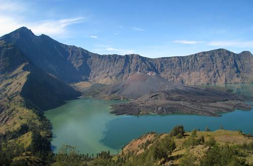 gunung tertinggi di indonesia rinjani