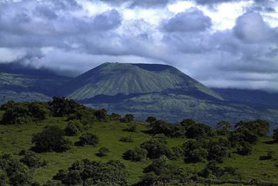 gunung tertinggi di indonesia sanggar