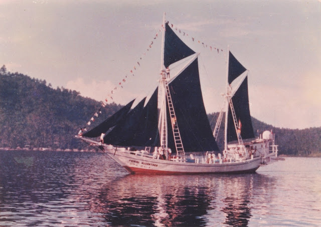  Perahu Tradisional Pinisi yang merupakan salah satu karya masyarakat Bira Ara Mengenang 30 Tahun Pelayaran Pinisi Nusantara (Pelayaran ke Vancouver Canada)