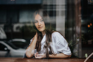 Indahnya ketika kita mengawali hari dengan sapaan dari sang kekasih hati Puisi Romantis Di Pagi Hari Untuk Pacar Simpel