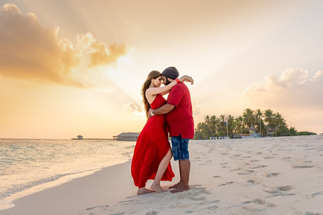 panjang dengan beragam sudut pandang cinta sejati yang bisa kita jadikan inspirasi bacaan  Kumpulan Puisi Cinta Romantis Panjang