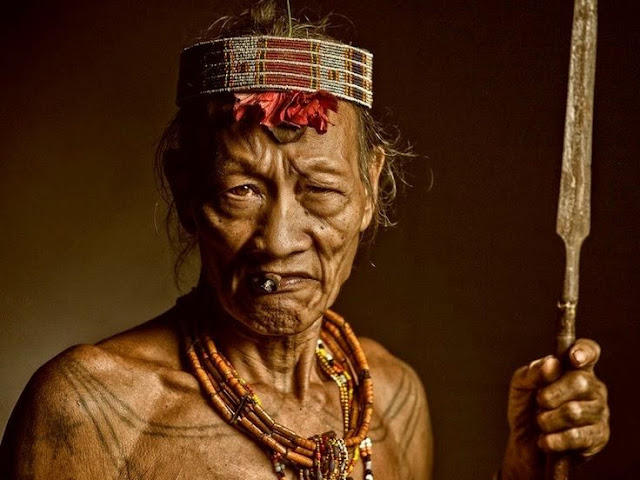 Orang Mentawai mendiami empat pulau besar yakni Siberut  Adat Kebudayaan Suku Mentawai 