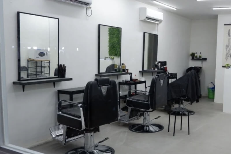 Dalam Ruang Studio Barbershop