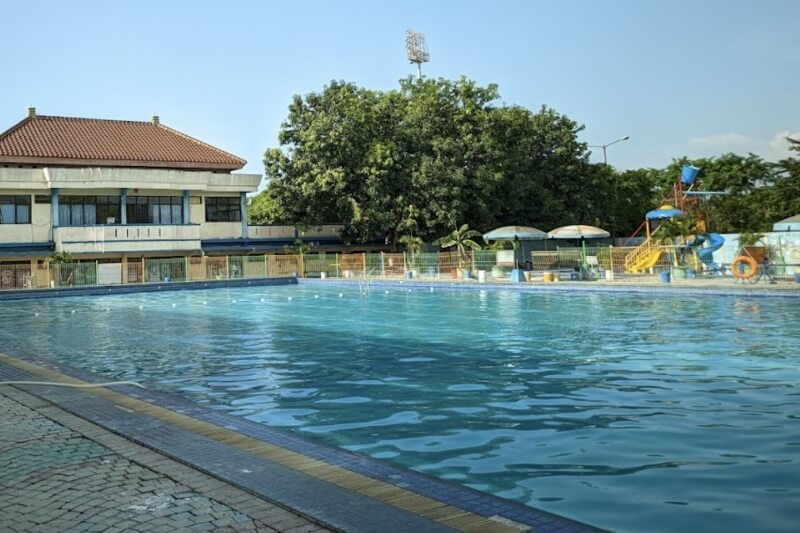 KOLAM RENANG RAWA BADAK