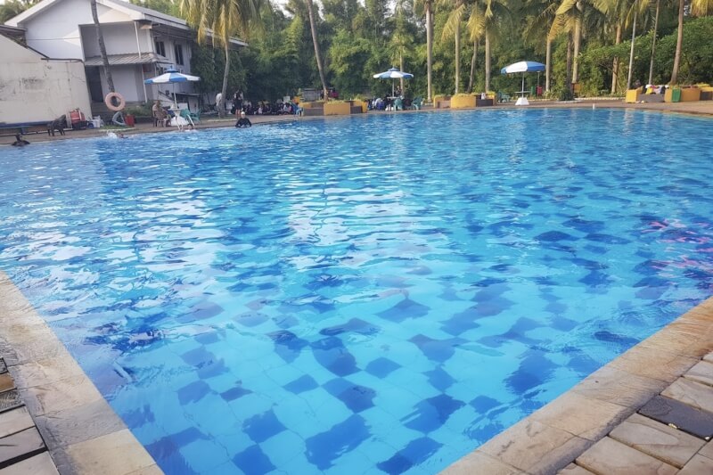 Kolam Renang Sport Klub Palem Semi