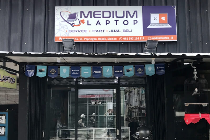 Medium Laptop