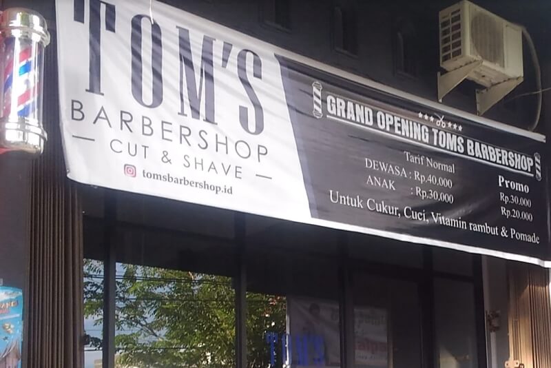 TOM'S BARBERSHOP