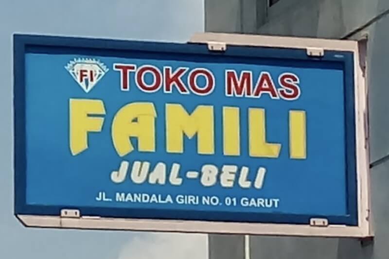 Toko Mas Famili