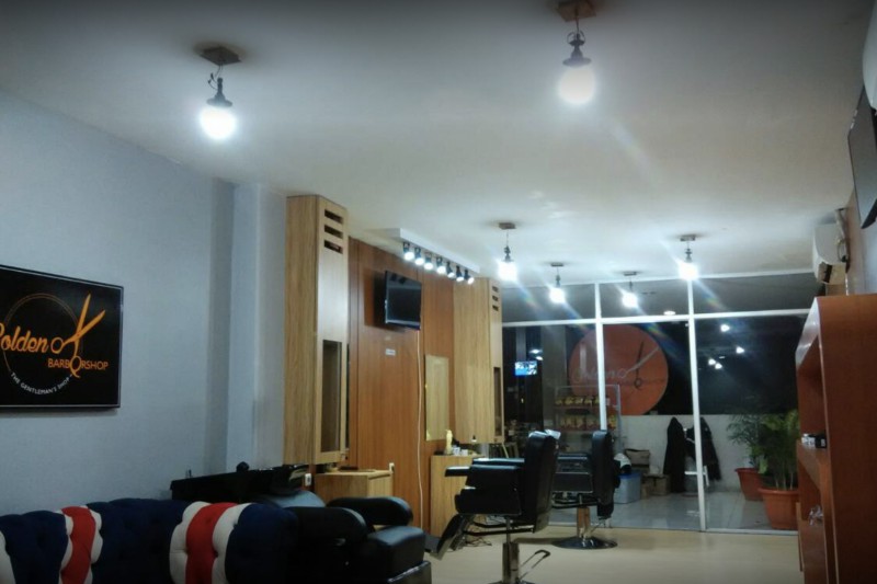 Golden Barbershop Dipatiukur