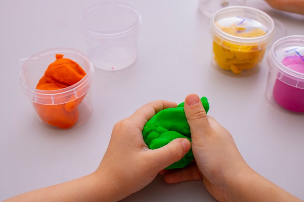 Cara Membuat Plastisin yang Aman dan Mudah untuk Mainan Anak