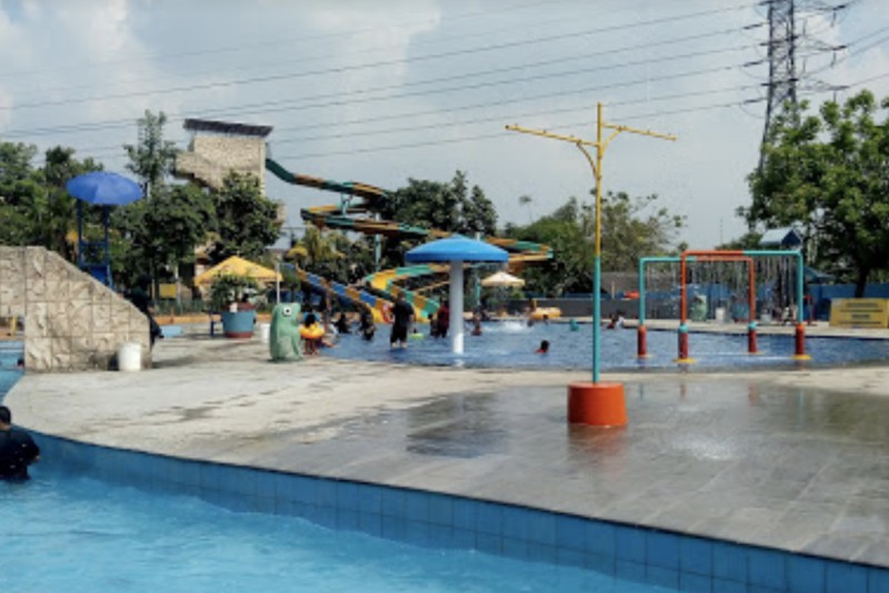 Kolam Renang Fun Park Regensi