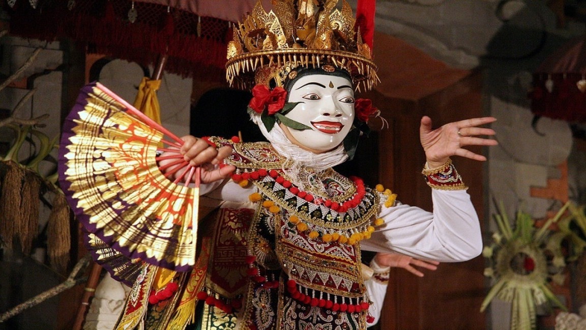 Lengkap] Tari Topeng Cirebon: Sejarah, Fungsi, Kostum, Properti +