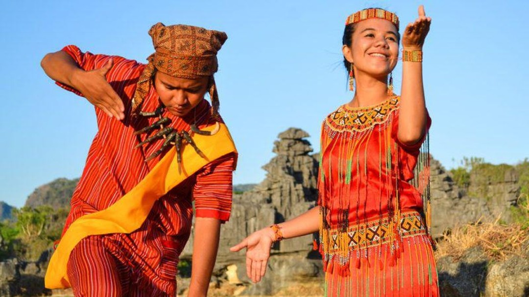 Macam Pakaian Adat Sulawesi Selatan Punya Corak dan Motif yang Unik