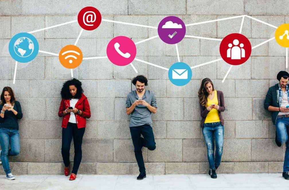 Media Sosial: Pengertian, Fungsi, Dampak Positif dan Negatif