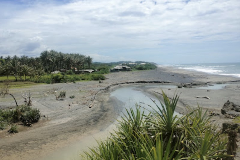 Pantai Lugina