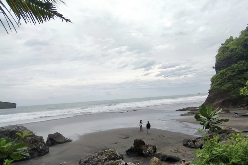 Pantai Surumanis