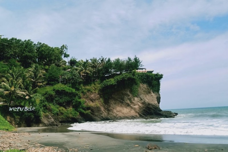 Pantai Watu Bale