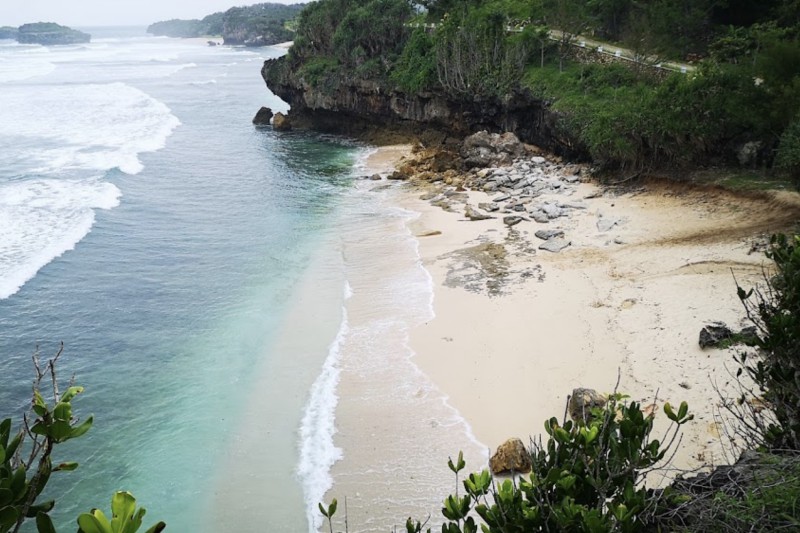 Pantai Watu Karung