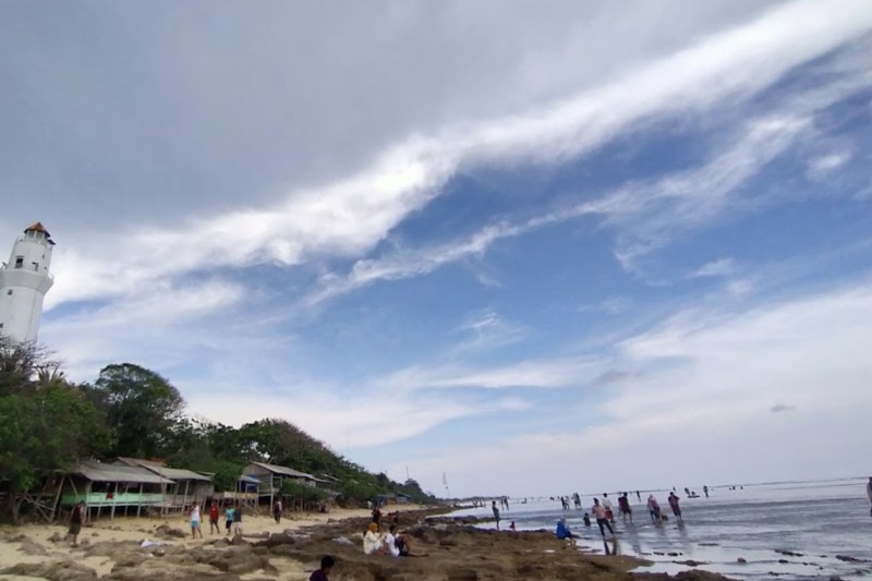 Pantai Santolo