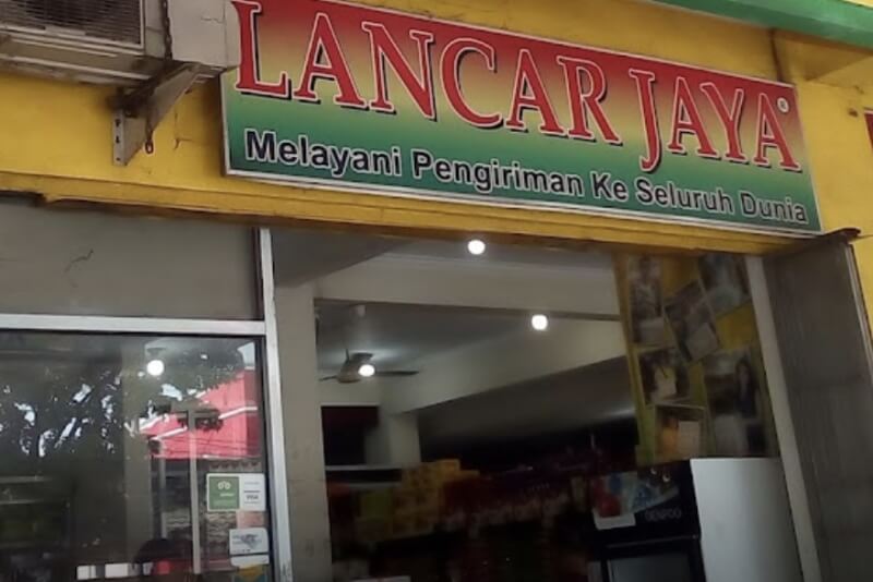 Lancar Jaya Keripik Tempe & Buah<br />” class=”wp-image-5681″ title=”Lancar Jaya Keripik Tempe & Buah” srcset=”https://wargamasyarakat.org/wp-content/uploads/2023/09/pusat-oleh-oleh-malang-2.jpg 800w, https://tempat.info/wp-content/uploads/2022/03/pusat-oleh-oleh-malang-2-300×200.jpg 300w, https://tempat.info/wp-content/uploads/2022/03/pusat-oleh-oleh-malang-2-768×513.jpg 768w” sizes=”(max-width: 800px) 100vw, 800px” /></figure>
<p></p>
<p></p>
<figure class=