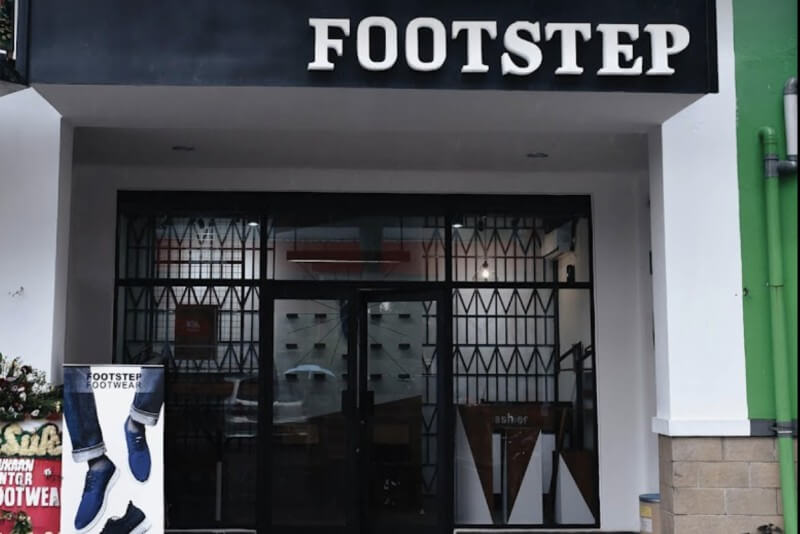 Toko sepatu Footstep Footwear