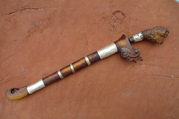 senjata tradisional tumbuk lada