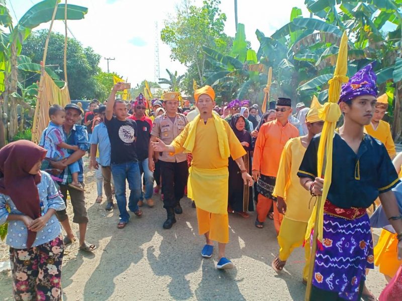 pengertian upacara adat, upacara adat bangka belitung, upacara adat nujuh jerami, upacara adat lampung, pakaian adat bangka belitung, lagu daerah bangka belitung, upacara adat bengkulu, sistem kekerabatan bangka belitung, adat istiadat bangka belitung, makanan khas bangka belitung, rumah adat bangka belitung, ritual adat bangka belitung, tradisi bangka belitung, alat musik bangka belitung, pengertian upacara adat, fungsi upacara adat, kebudayaan bangka belitung, macam macam upacara adat bangka belitung. upacara adat rebo kasan, upacara adat maras tahun, upacara adat mandi belimau, upacara adat sepintu sedulang, upacara adat perang ketupat, upacara adat buang jong