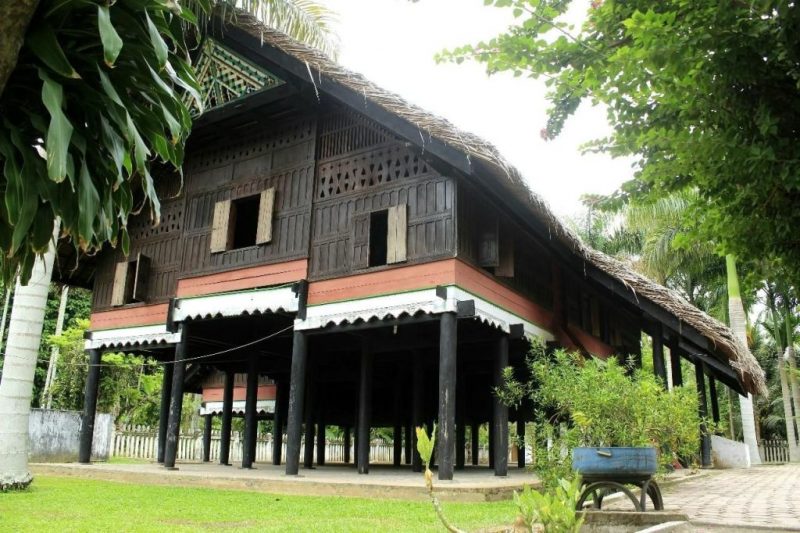 fungsi rumah adat aceh, fungsi rumah krong bade, nama rumah adat aceh, lukisan rumah adat aceh, rumah adat aceh darussalam, rumah adat aceh, denah rumah adat aceh, pakaian adat aceh, senjata adat aceh, ukiran rumah adat aceh, cari rumah adat aceh, keunikan rumah adat aceh, rumah adat jambi, rumah adat ambon, rumah adat bali, rumah adat bangka belitung