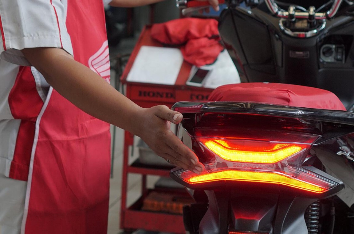 Honda Community - Ini Alasan Lampu Rem Wajib Berwarna Merah