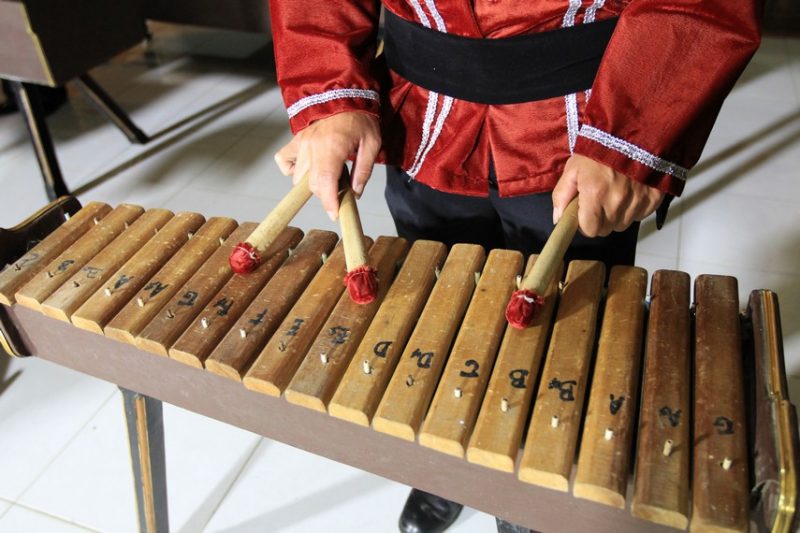 alat musik tradisional Lampung