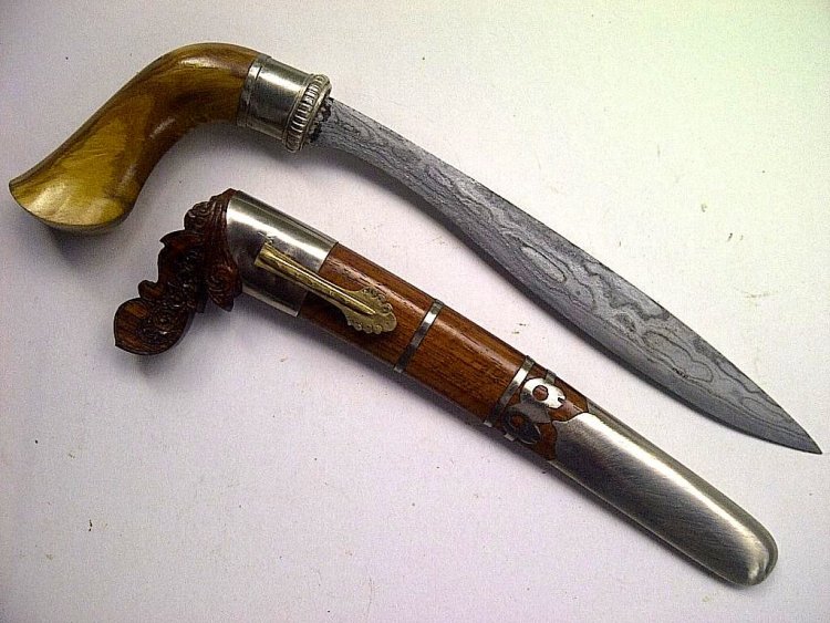 senjata tradisional piso karo
