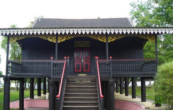 rumah adat jambi