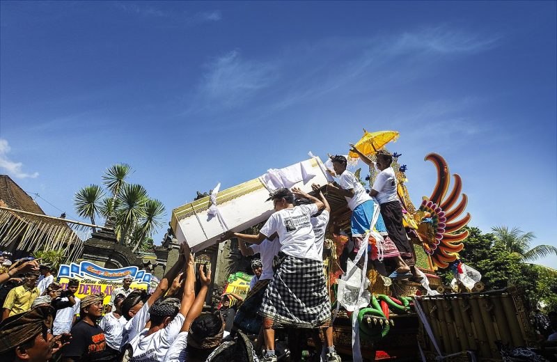 upacara adat bali, tahapan upacara ngaben, sejarah ngaben, upacara ngaben adalah, keunikan upacara ngaben, makna upacara ngaben, ngaben ceremony, gambar upacara ngaben, biaya ngaben, upacara ngaben berasal dr daerah, lembu ngaben, teks eksplanasi ngaben, ngaben massal, melasty ceremony, proses kegiatan melasti, upacara saraswati, budaya bali, suku bali, kebudayaan bali, tradisi bali, upacara adat bali, ngaben, keunikan upacara adat bogor, upacara adat jawa, sejarah upacara adat bali, keunikan upacara adat bali 