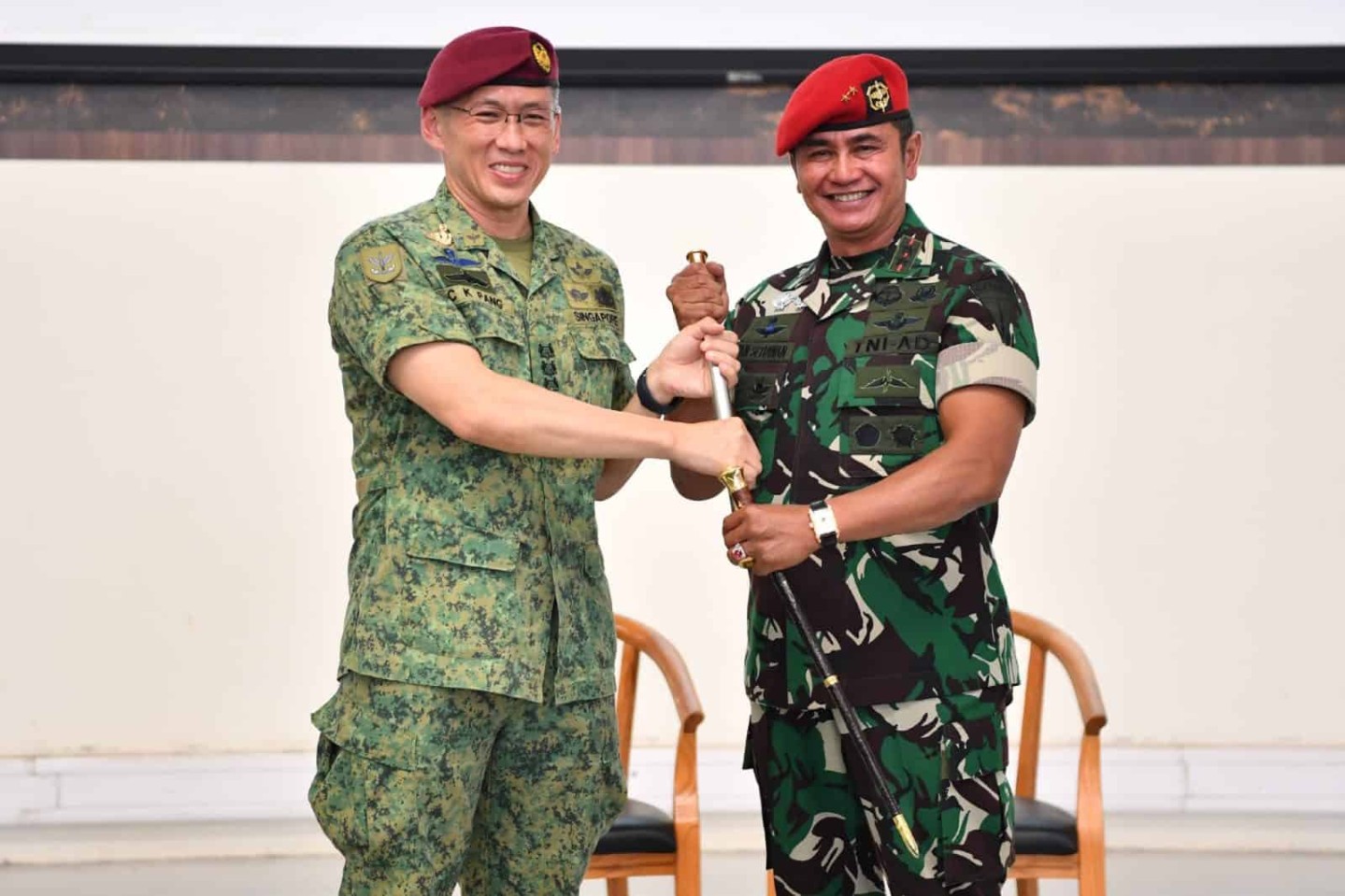 Kopassus Bersama Komando Singapura Menyelesaikan Latihan