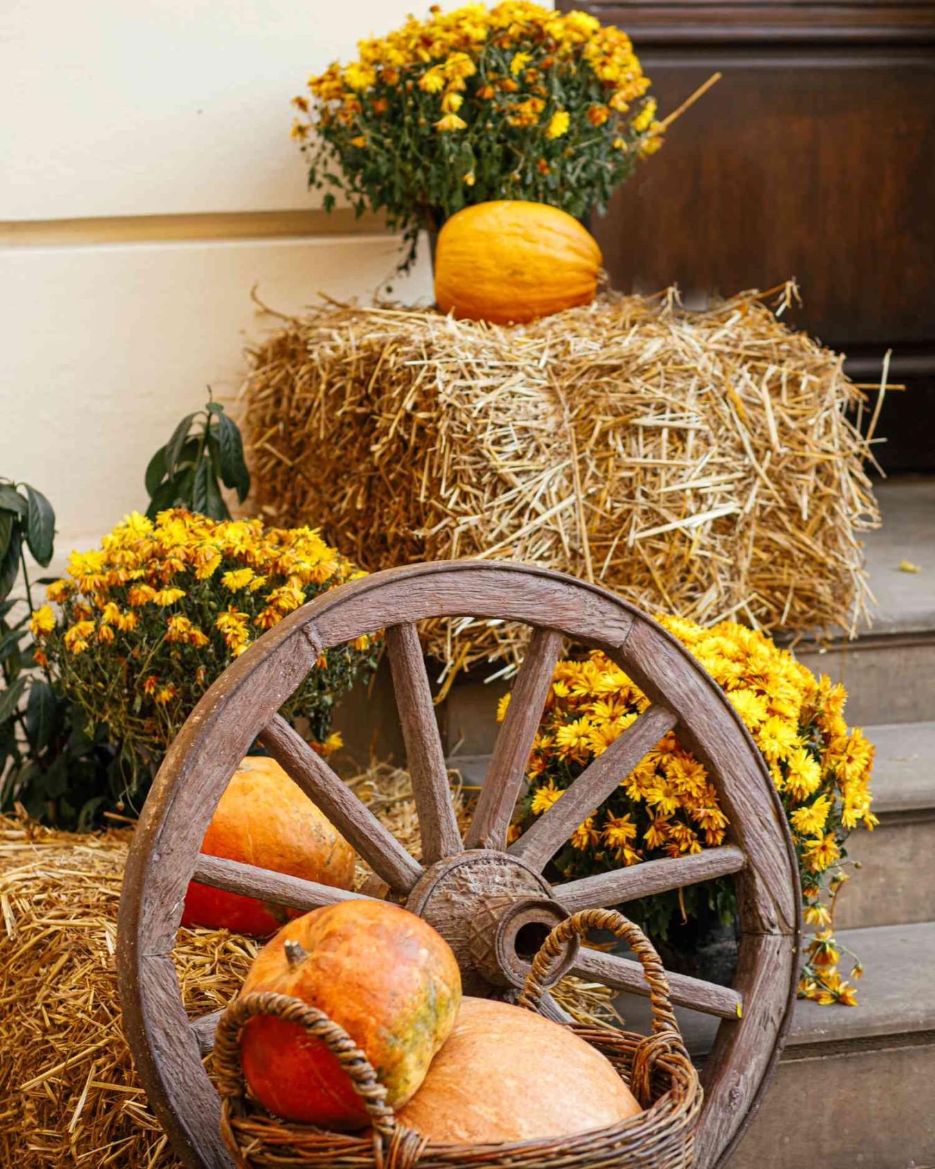 Outdoor Fall Décor Ideas That Will Elevate Your Home for the Season