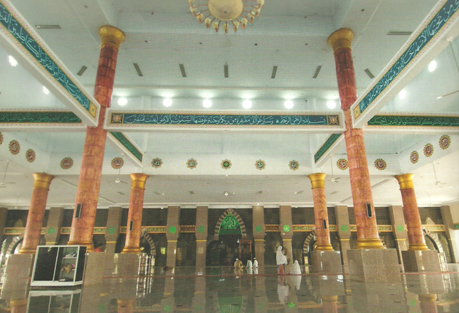 masjid al markaz al ma'arif depan