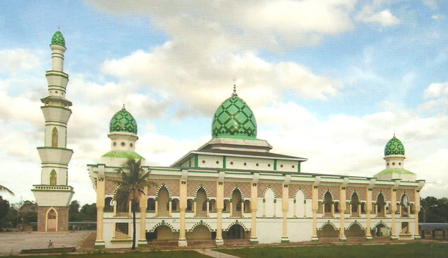 masjid al markaz al ma'arif depan