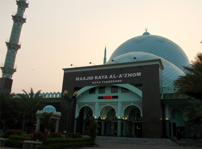 masjid raya al a'zhom depan