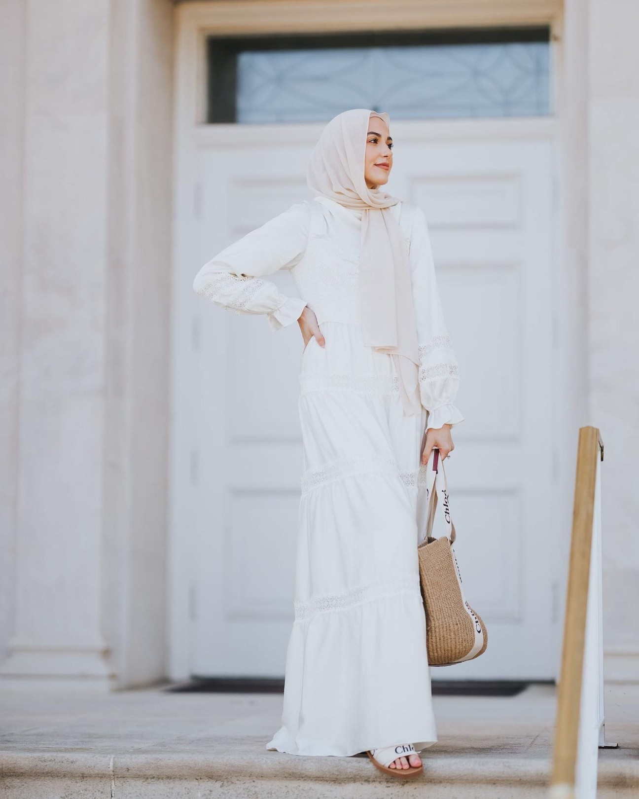 Gamis Putih Cocok dengan Jilbab Warna Apa? Ini  Inspirasinya