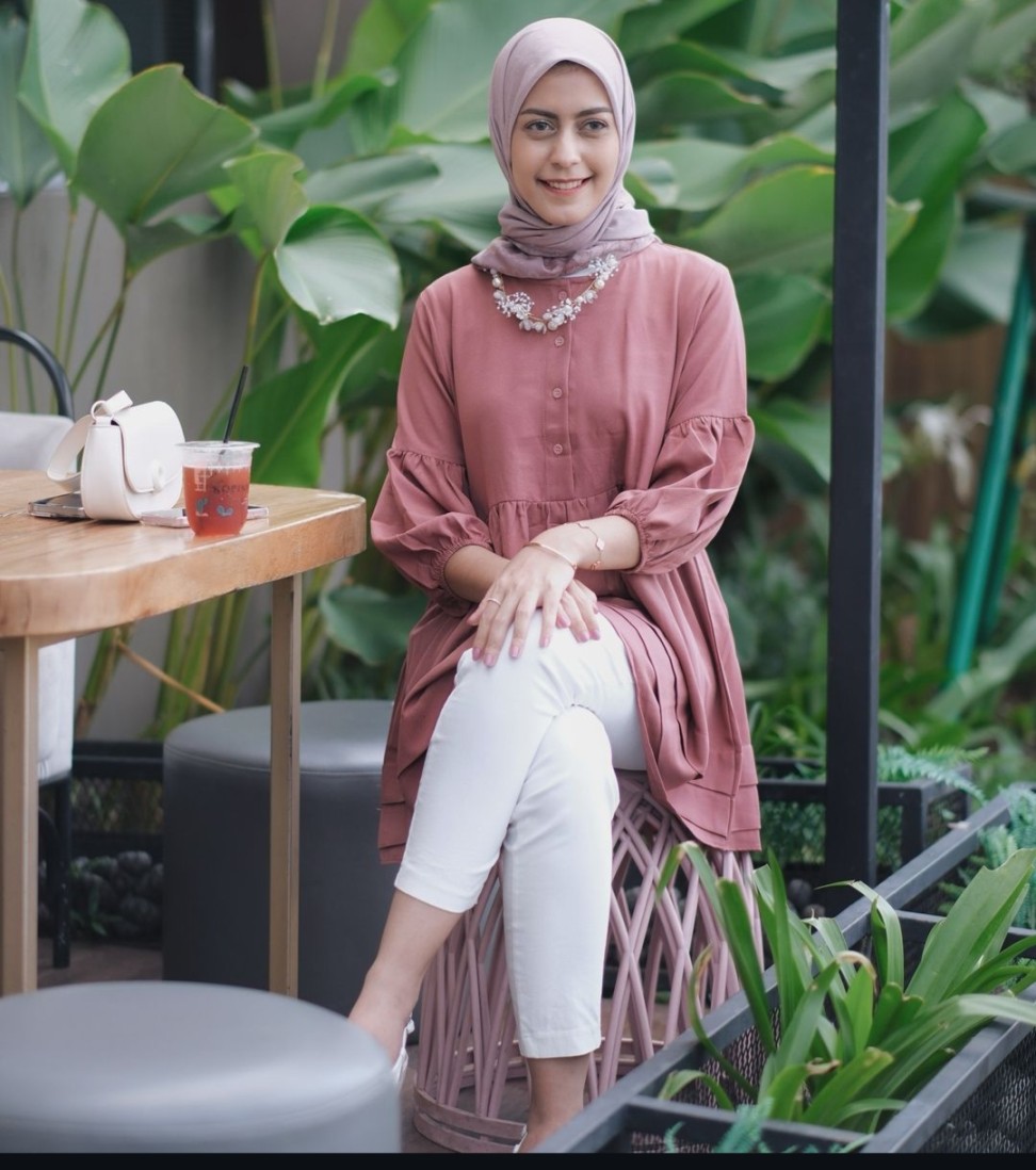 Rekomendasi Jilbab yang Cocok dengan Baju Warna Mauve, Tampil