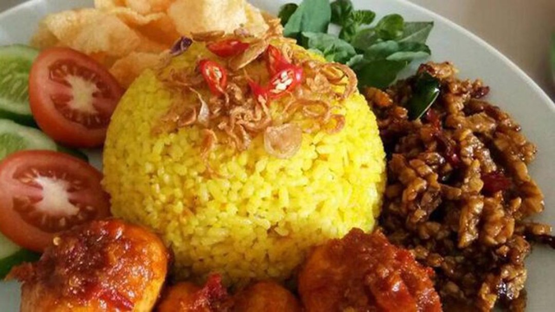Resep Nasi Kuning dengan Rice Cooker untuk Pemula (Anti Gagal)